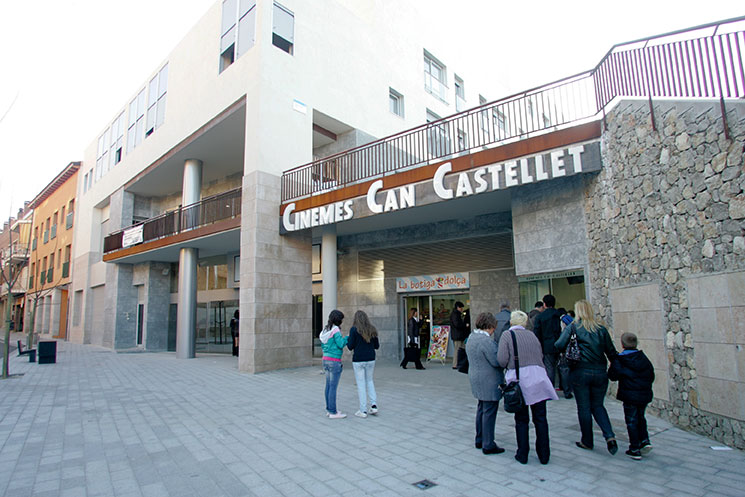 Imatge de la façana dels Cinemes Can Castellet