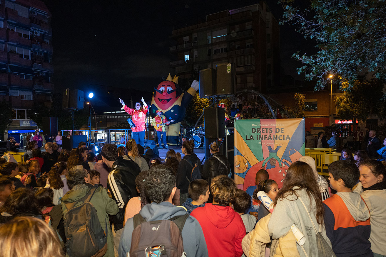 Imatge d'activitat del Drets dels Infants a la Plaça de Catalunya de Sant Boi