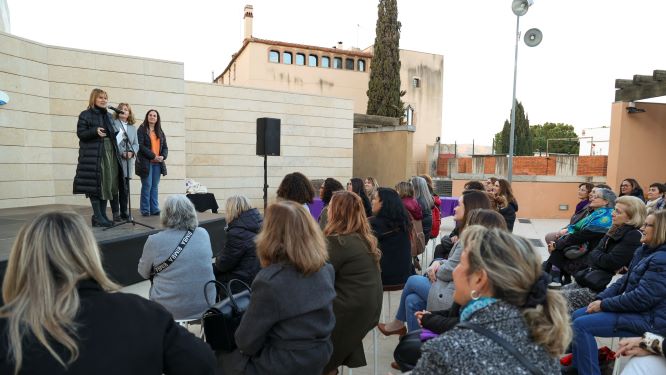 Acte de benvinguda a la trobada del Cercador d'Expertes de Sant Boi, amb l'alcaldessa Lluïsa Moret