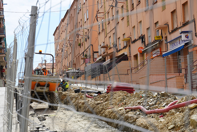 El carrer de Mossèn Jacint Verdaguer, en obres