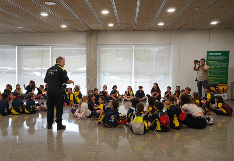 Nens i nenes s'han confinat a l'interior de L'Olivera