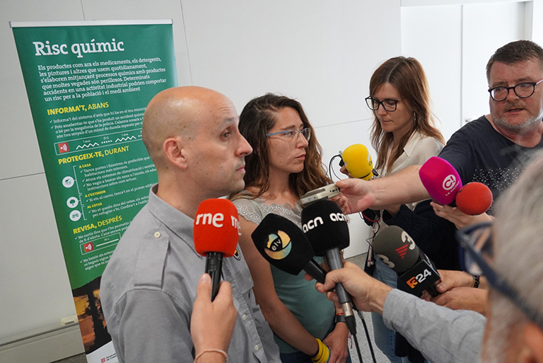 La regidora de Seguretat Pública, Cristina Muñoz, i el representant de Protecció Civil de la Generalitat