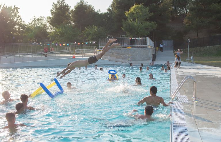 Obertura els vespres dels dijous del mes de juliol de la piscina municipal de la Muntanyeta a joves amb el Carnet SB Jove