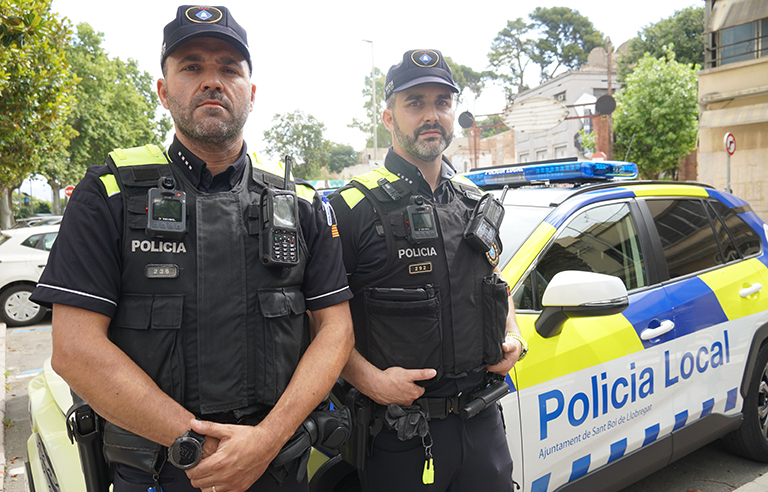 Una patrulla policial, amb les càmeres de gravació