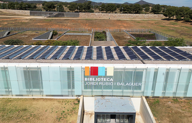 Biblioteca Jordi Rubió i Balaguer, al parc de la Muntanyeta