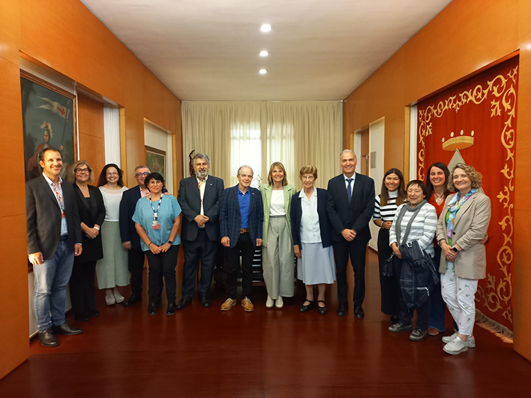 Foto de grup amb representants dels organismes signants del conveni