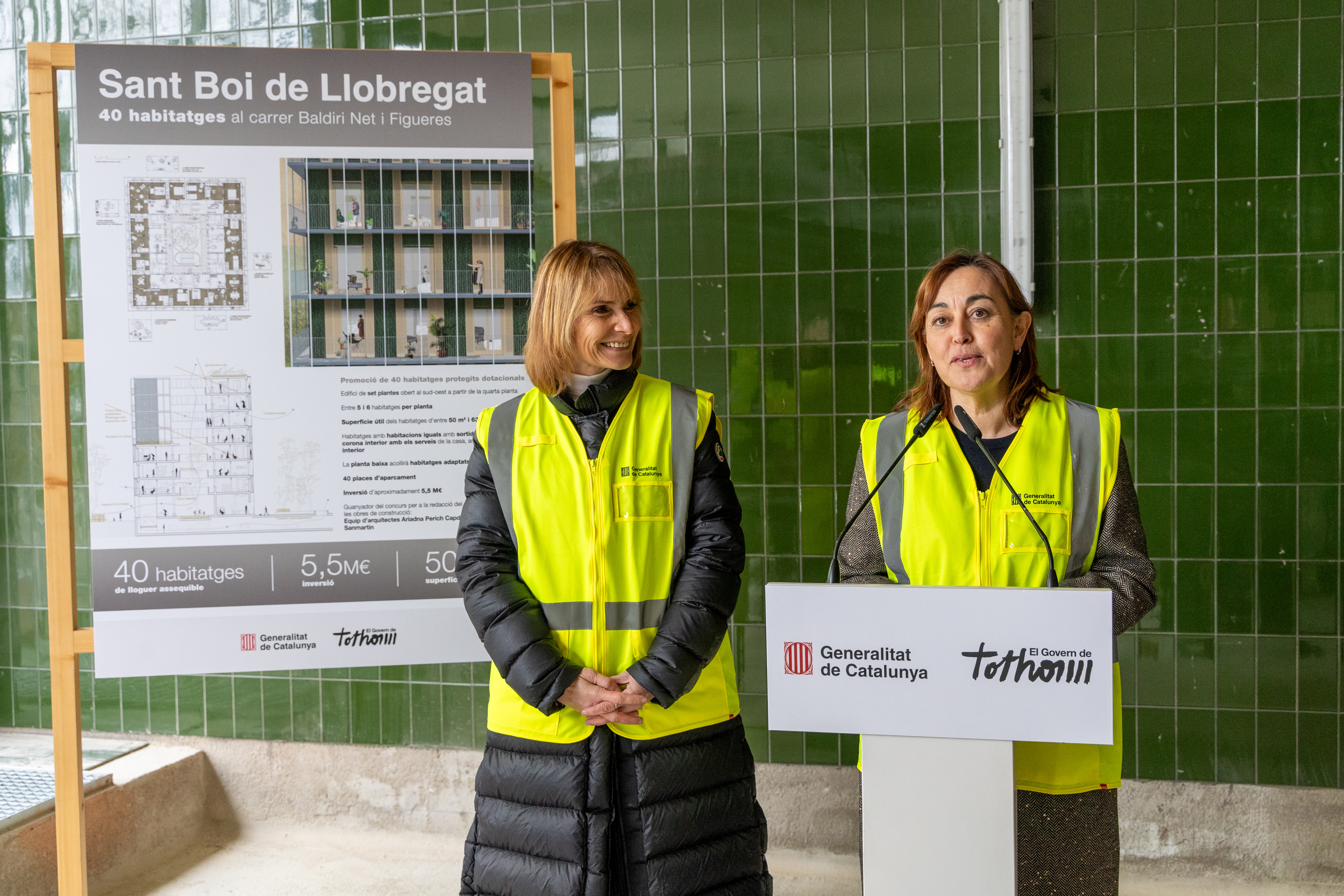 L'alcaldessa, Lluïsa Moret, amb la consellera Sílvia Paneque