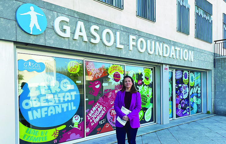 Cristina Ribes, davant la seu de la Gasol Foundation a Sant Boi