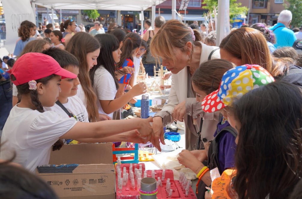 A25 Mercat de Cooperatives del projecte CUEME a la plaça de la República