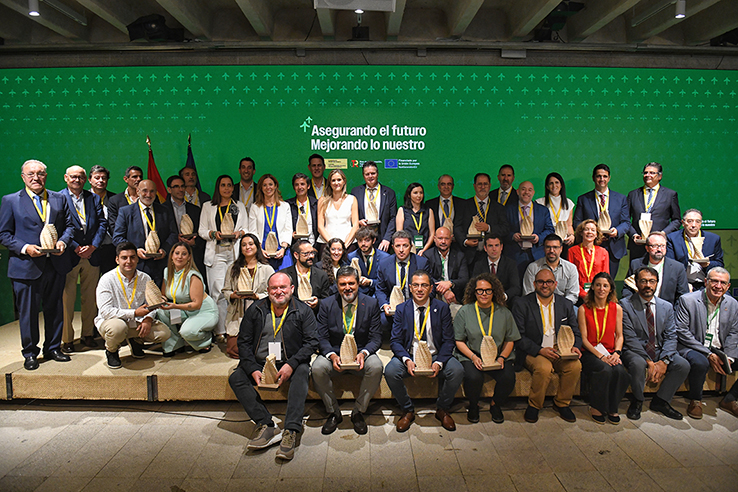 Foto de grup de totes les entitats públiques i privades reconegudes pel Ministeri