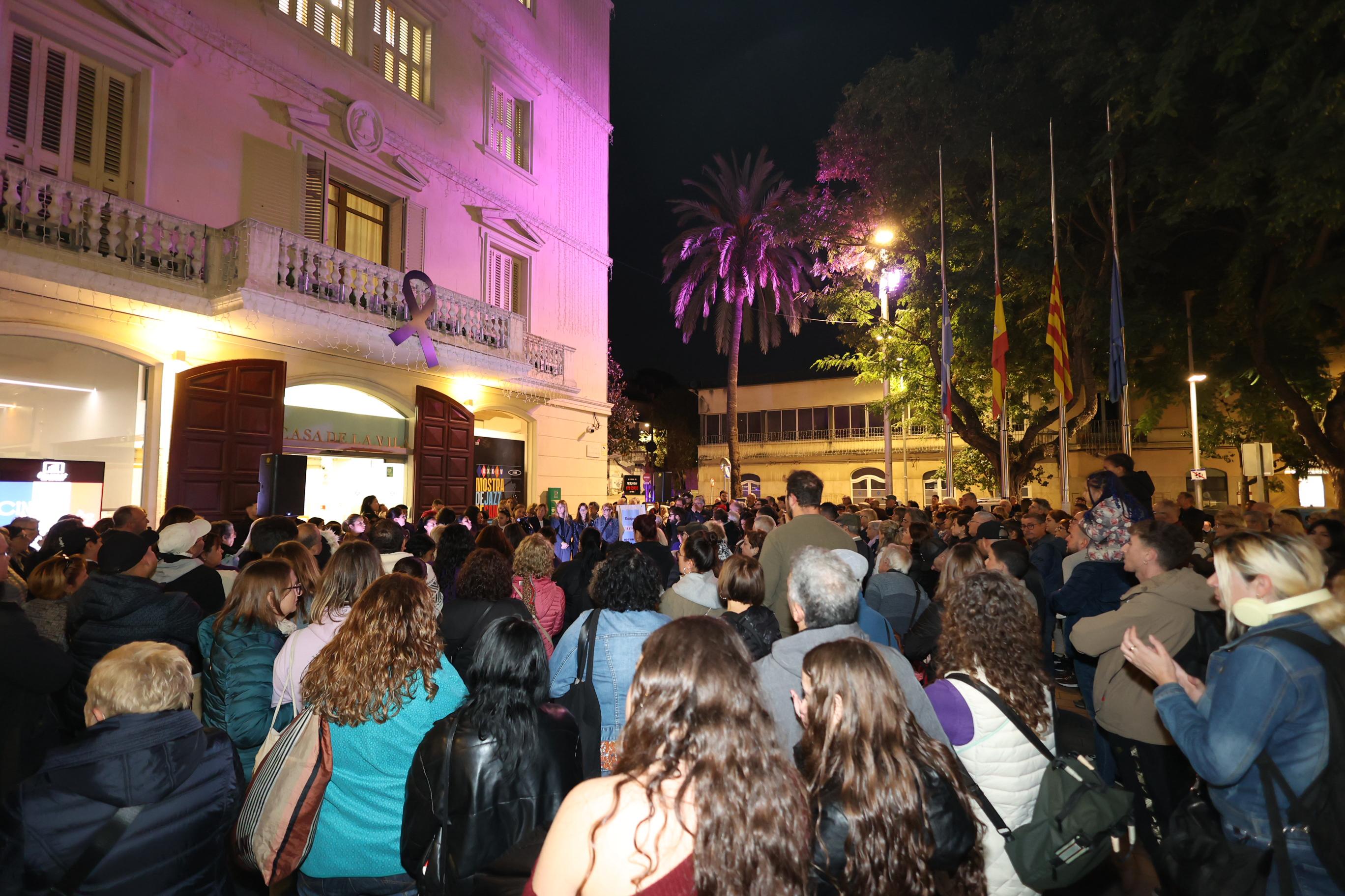 Concentració a la plaça de l'Ajuntament