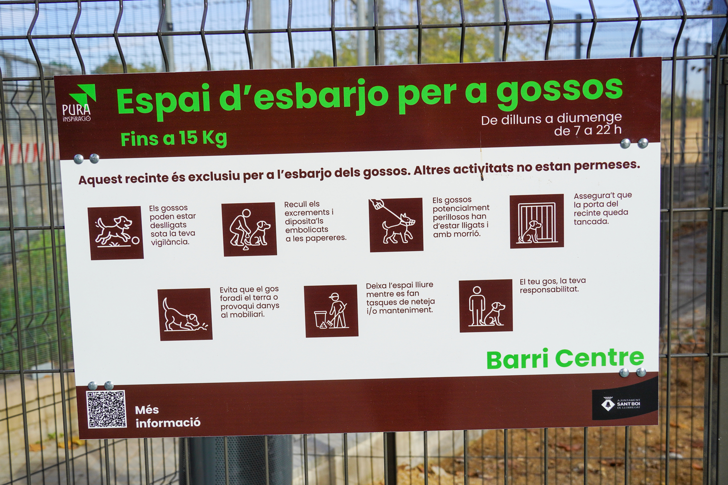 La normativa d'ús, en un cartell a l'entrada del nou espai