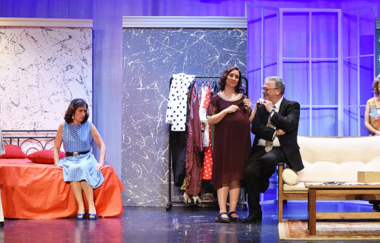 La gata sobre la teulada de zinc