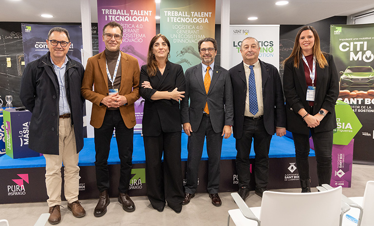 Foto de grup amb consellera, rectors i regidors municipals