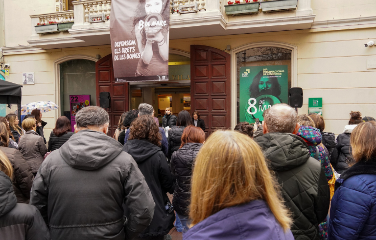 persones assistents lectura de manifest 8m