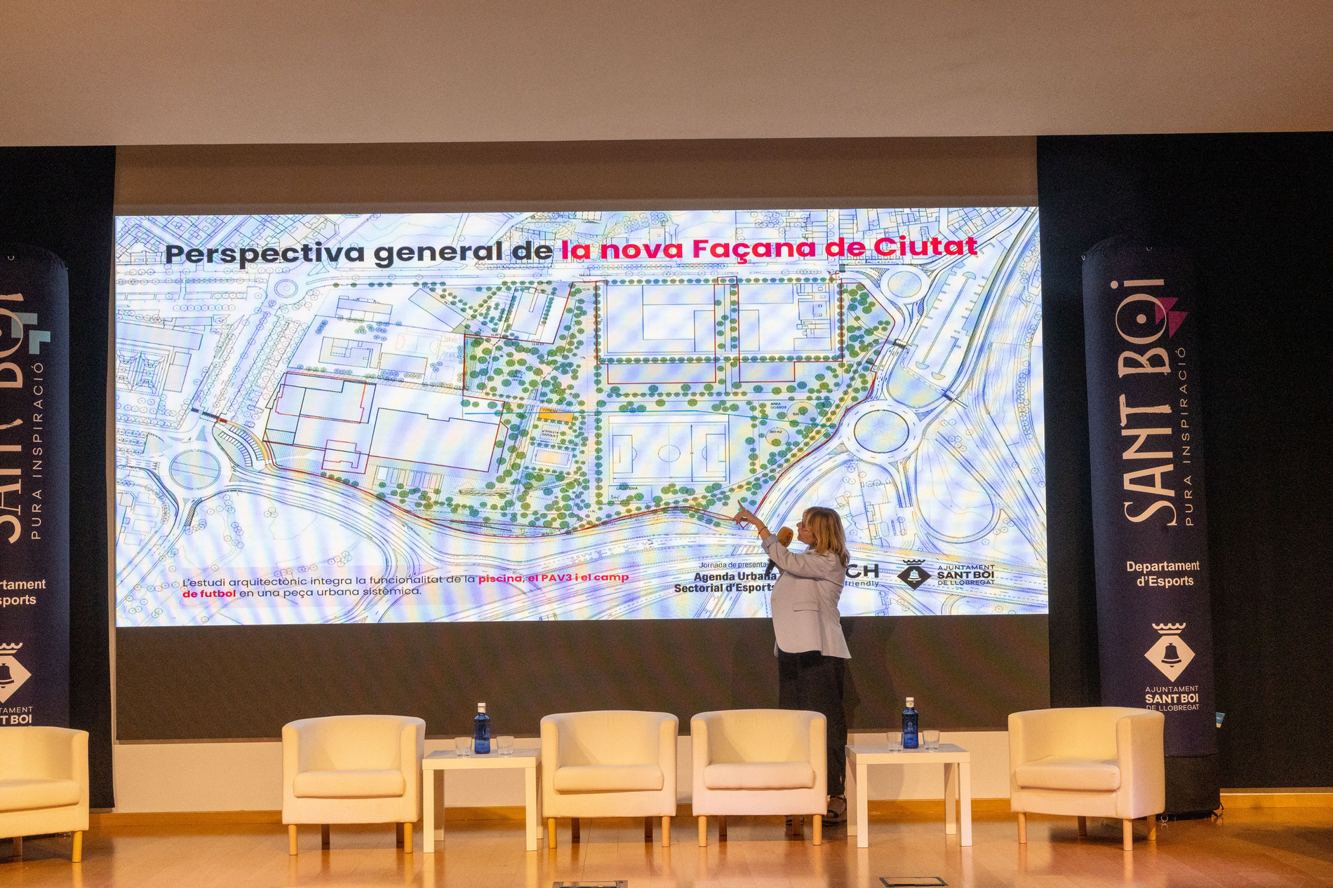 L'alcaldessa ha presentat el projecte de la nova façana de ciutat
