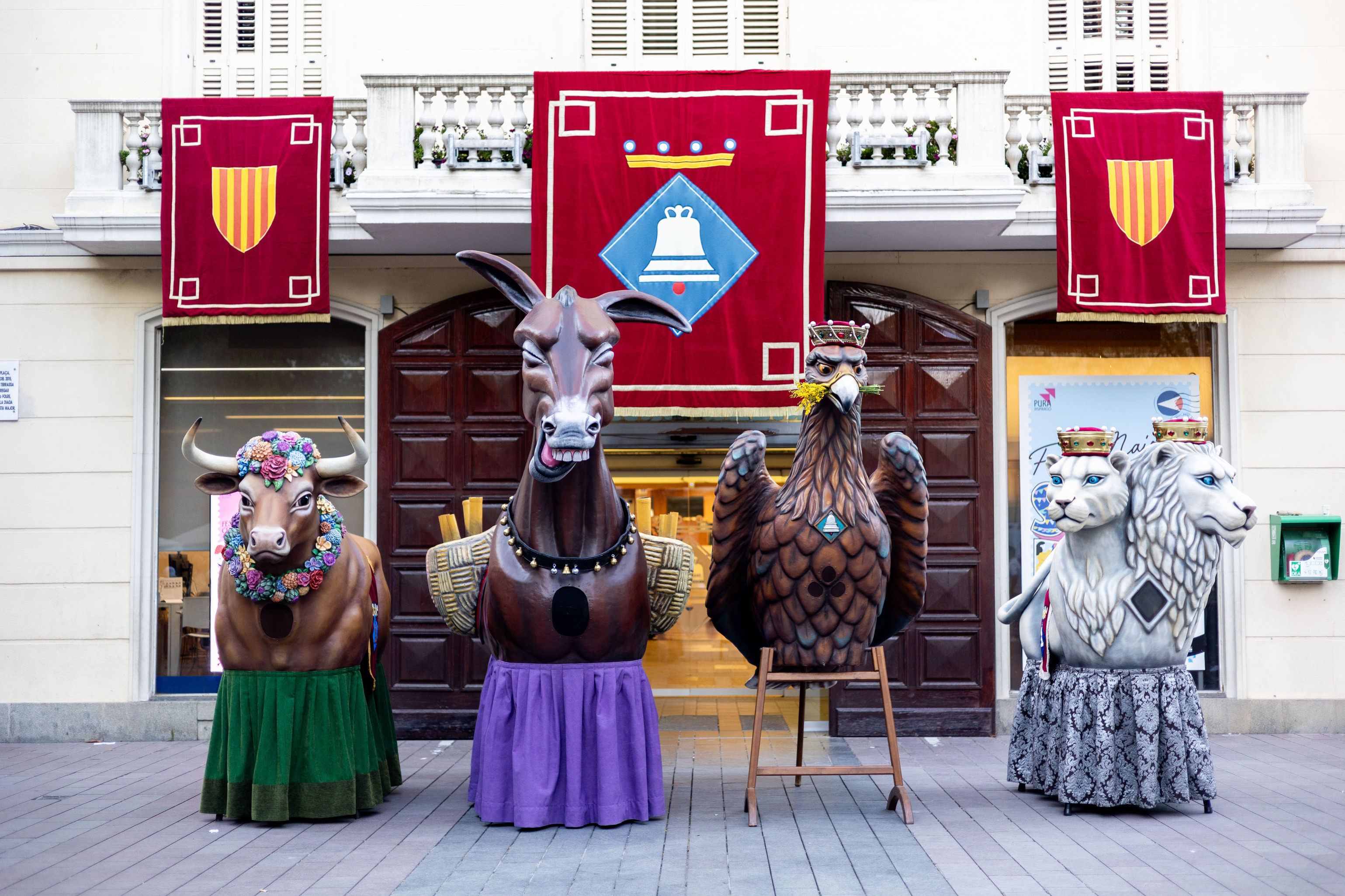 Les quatre figures, juntes per primer cop en la posada de llarg de La Mulassa