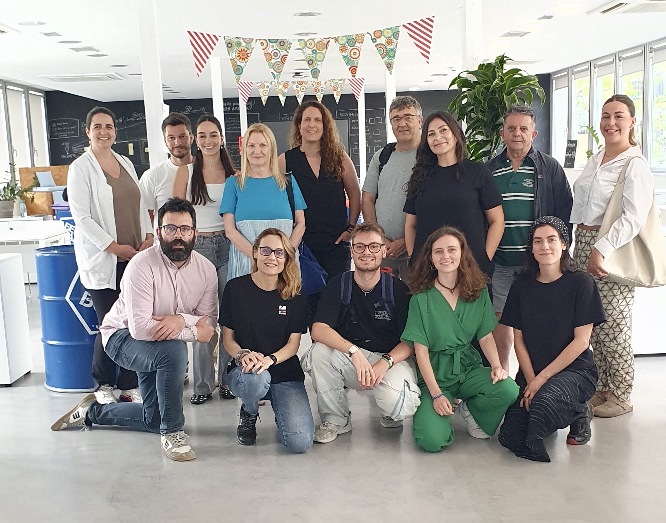 Foto de grup amb integrants de la comunitat innovadora de l'Espai Beta