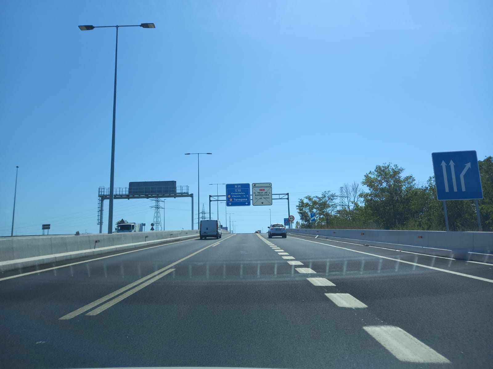 La nova autovia B-25, amb tots els carrils operatius en direcció cap a la C32