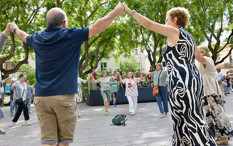 Sardanes a la plaça de l'Ajuntament