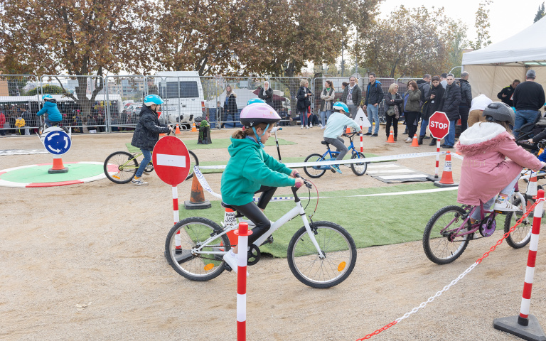 Nens al circuit d'educació viària 