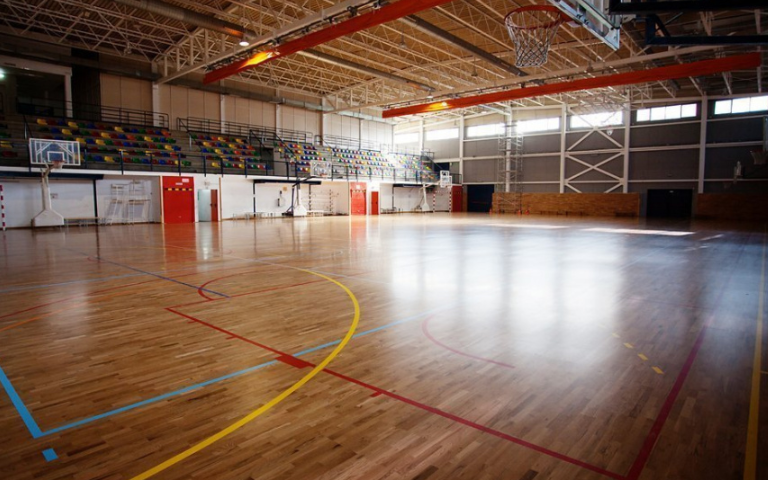 pista de poliesportiu parellada