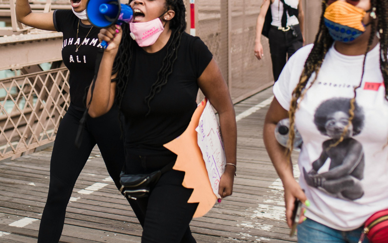 Dones en manifestació