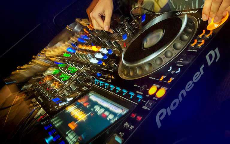 dj