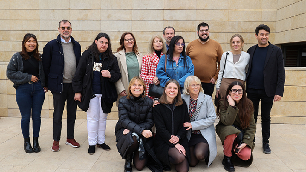 Foto de grup de l'acte d'inauguració de l'exposició d'Antoni Tàpies