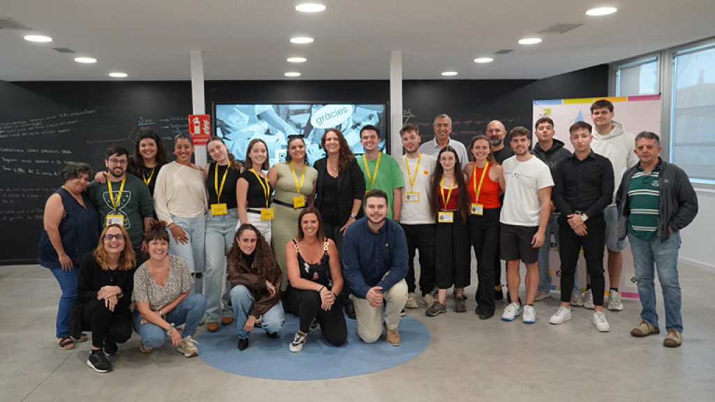 Foto de grup amb totes les persones residents d'aquesta primera convocatòria