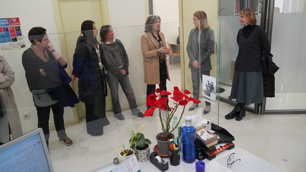 Visita a l'Oficina de Suficiència Material dels serveis socials municipals