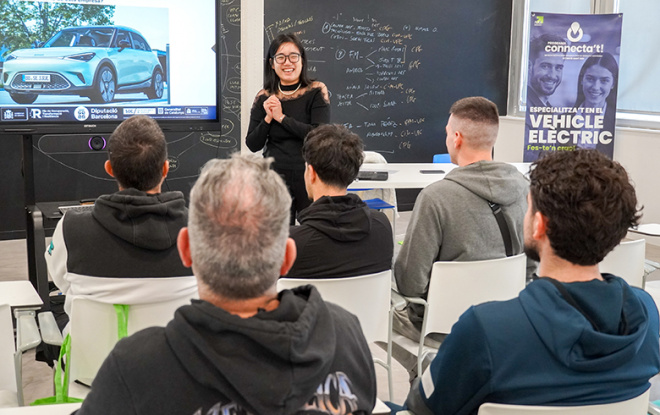 Una sessió d'una microcredencial sobre el vehicle elèctric