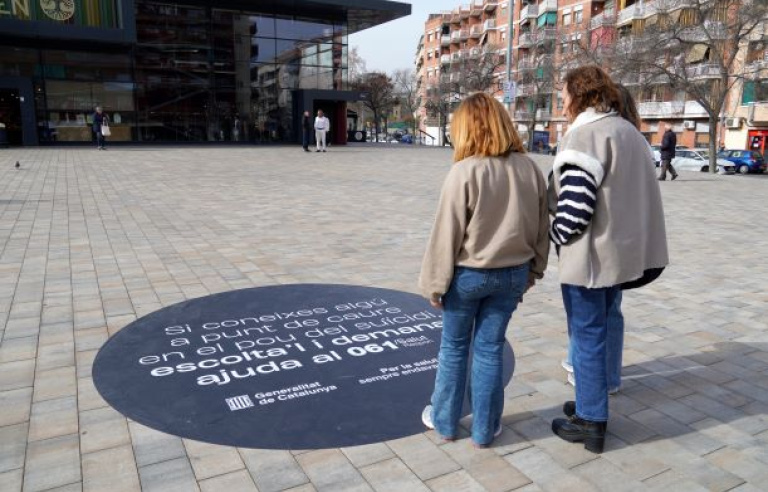 Campanya de prevenció del suïcidi a la plaça de la República de Sant Boi