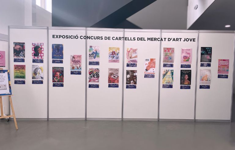 Exposició dels cartells del Mercat d'Art Jove presentats al concurs del 2023