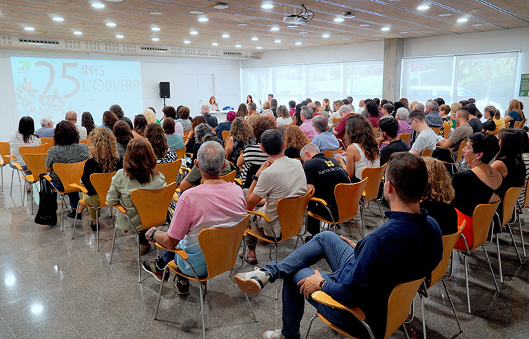 Acte d'inauguració dels 25 anys a la sala d'actes de L'Olivera