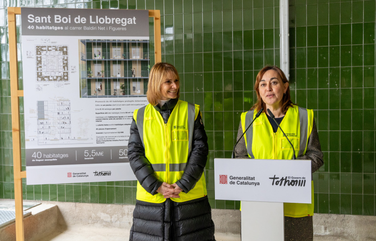 L'alcaldessa, Lluïsa Moret, amb la consellera Sílvia Paneque